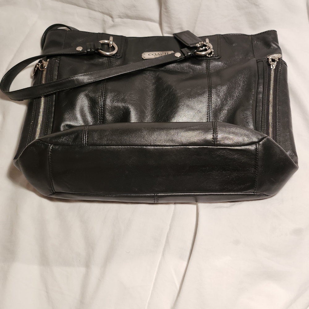 Coach Gallery Zip tote with wristlet - Picture 6 of 11